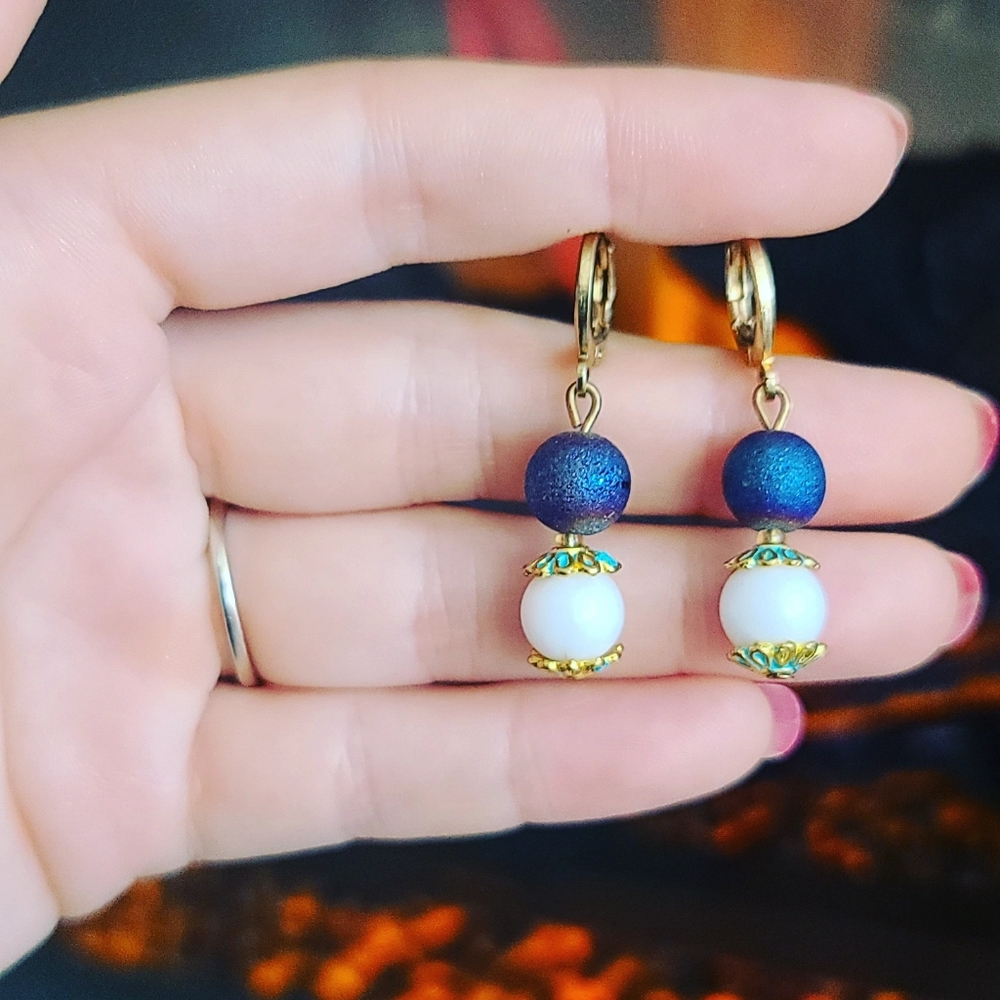 Beautiful White Agate, Frosted Glass earrings ✨